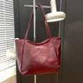 Borsa tote vintage bordeaux in ecopelle con logo a rilievo per il pendolarismo donna - Senza Ciondolo / Rosso