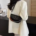 Bolso nube plisado negro con cadena de cuentas de ámbar y detalles plateados elegantes - 20cmx9cmx12cm / Negro