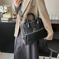 Zaino a cartella vintage in ecopelle nera con dettaglio cerniera intrecciata per donna - 31*11*25 / Nero senza ciondoli
