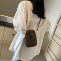 Mini borsa a tracolla vintage marrone monogram con fibbia arancione e cuciture bianche - 14*6*19 / caffè
