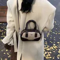 Retro contrast color bowling handbag with Coin Mon logo and autumn street style aesthetic - 22x6x13cm / Brown and Coffee