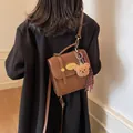 Sac bandoulière vintage marron avec pendentif ours en peluche et foulard à carreaux - Avec pendentif ours / Marron