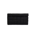 Schwarze gesteppte Umschlag-Clutch mit gepolstertem Karomuster und Klappverschluss - Schwarz