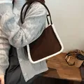 Bruine suède-look shopper met witte teddyvoering en slanke leren handgrepen - Gemiddeld / Bruin
