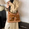 Braune Vintage-Patchwork-Tasche aus Wildleder mit Vordertaschen und Schultergurt - Matt Braun