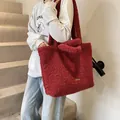 Schicke rote Plüsch-Tragetasche mit flauschiger Textur, große Schultertasche für Damen - 45x10x35cm / Rot