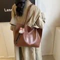 Borsa tote oversize classica marrone scuro in ecopelle con spalline sottili - Grande / Marrone