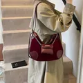 Retro burgundy underarm tote bag in velvet leather mix with small chain coin purse - Red