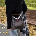 Vintage dark brown faux leather shoulder bag with white faux fur trim and toggle closure - 27*11.5*27 / Coffee