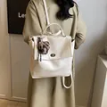 Eleganter Rucksack aus PU-Leder in Cremeweiß mit Leoparden-Herzanhänger und Drehverschluss - Weiß mit Anhänger