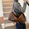 Braune Vintage-Tasche aus Kunstleder mit großem Fassungsvermögen und Ring-Reißverschluss - 38.5*12*20 / Braun