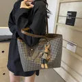 Hahnentritt-Shopper mit braunem Lederbesatz und süßem Kaninchen-Anhänger für Damen - 40x13x26cm / Kaffee ohne Anhänger