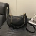 Bolso de hombro negro de grano litchi con cadena dorada y correas dobles de piel - Estilo Sin Colgante / Negro