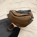 Chic brown faux leather crescent saddle bag with vintage golden hardware details - No Pendant / Khaki