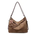 Bolso de hombro marrón vintage con cinturón decorativo y colgante de oso - Con Colgante / Marrón