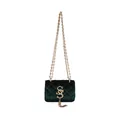 Mini sac à main en velours vert foncé surpiqué avec chaîne dorée et détails à franges - Vert