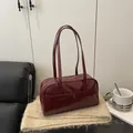 Retro burgundy bowling shoulder bag in glossy faux leather with dual long straps - No Pendant / Red