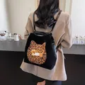 Pendlerrucksack mit schwarzem Wildleder-Finish und kreativem Leoparden-Katzenkopf-Stick - Rucksack / Schwarz
