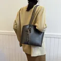 Sac fourre-tout noir classique avec pendentif tressé et détail doré chic - Noir