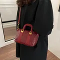 Borsa a tracolla rosso scuro lucida con manici e tracolla regolabile da donna - 22*10*15 / Borgogna