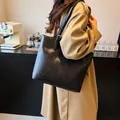 Borsa tote nera minimalista in pelle PU vintage di grande capacità per l'uso quotidiano - Nero Senza Ciondolo