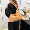 Padded khaki shoulder bag with front drawstring pocket and soft quilted nylon texture - 38*10*28.5cm / Brown