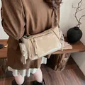 Sac sous le bras rétro en similicuir crème avec fermetures éclair et franges - 20x12x16cm / Kaki