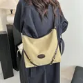 Grande borsa shopping kaki con finiture in pelle marrone scuro e dettagli in metallo dorato - 30x10x25 / Cachi