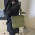 Borsa tote trapuntata verde erba con cuciture a quadri per un look casual a spalla - Verde