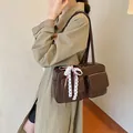 Grande borsa tote retrò marrone scuro con tasche anteriori e ciondolo a fiocco - 30*8.5*18 / Marrone
