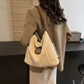 Sac à bandoulière beige polyvalent avec lanières en cuir marron et détail métallique M - 34*13*28 / Blanc Cassé