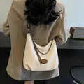 Borsa tote bianca in pelle litchi con spallacci marroni e catena in metallo argento - 29*14*27 / Bianco