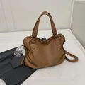 Bolso tote grande de cuero PU marrón oscuro con asas gruesas y correa ajustable - Marrón