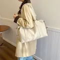 Schicker cremeweißer Reisetasche-Tote mit großem Fassungsvermögen und verstärkten Griffen - Cremeweiß