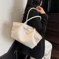 Bolso tote minimalista en cuero beige con hebillas doradas para el trayecto diario - Más Vendido (2156) / 36x14x27cm / Blanco