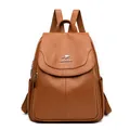 Zaino in pelle martellata marrone con logo a canguro e tasca frontale con zip - Marrone