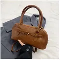 Borsa a mano retrò marrone in pelle PU con hardware dorato e tracolla su tessuto bianco - Senza Ciondolo / Cuoio