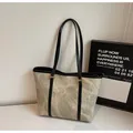 Grey marble texture tote bag with black handles and gold hardware details - No Pendant / Green