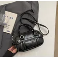 Minimalist black glossy baguette bag with silver buckle and adjustable shoulder strap - Basic Style / Black
