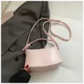 Borsa baguette in pelle rosa effetto screpolato con dettagli in argento - Senza Ciondolo / Rosa