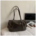 Bolso tote grande de cuero vintage marrón oscuro con hebillas y correas dobles - Sin colgante / Marrón