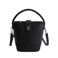 Sac seau noir avec grain litchi, fermoir pivotant argenté et bandoulière amovible - Noir Sans Pendentif