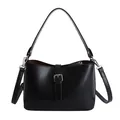 Sac à bandoulière minimaliste noir pour femme avec poignée et sangle amovible sur fond blanc - Sac Principal Et Pochette Intérieure / Noir