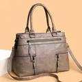Khaki Handtasche aus PU-Leder mit Reißverschlüssen und verstellbarem Schultergurt für Damen - Khaki