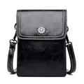 Minimalistische schwarze Leder-Handytasche mit silberner Sonnenblumenschnalle und Ziernähten - Schwarz