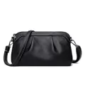 Sac bandoulière en cuir grainé noir avec surpiqûres blanches et détails argentés - Noir