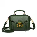 Bolso de mano verde oscuro en cuero granulado con cierre de giro CD y asa superior - Verde