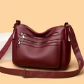 Sac bandoulière bordeaux multi-couches avec texture litchi et fermetures argentées - Bordeaux