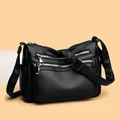 Sac bandoulière en cuir souple noir avec plusieurs poches zippées et sangle large - Noir