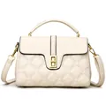 Elegante bolso bandolera blanco crema con textura acolchada y cierre dorado rectangular - Blanco